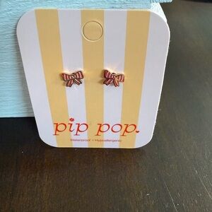 Pip pop gold and red bow screw back  studs